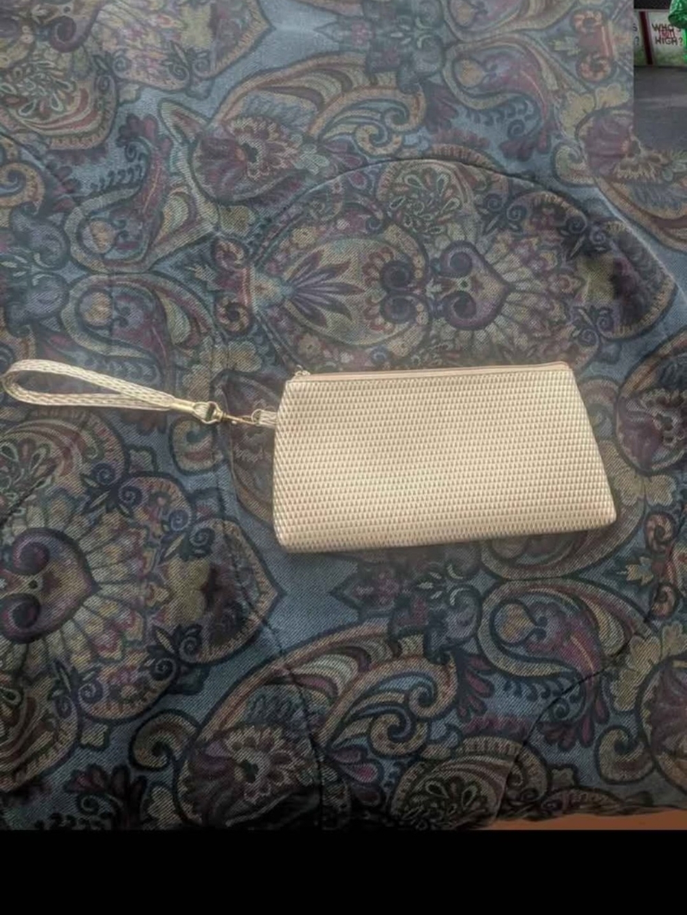 2 PURSE BUNDLE Gold And Cream Clutch And Cream Crossbody